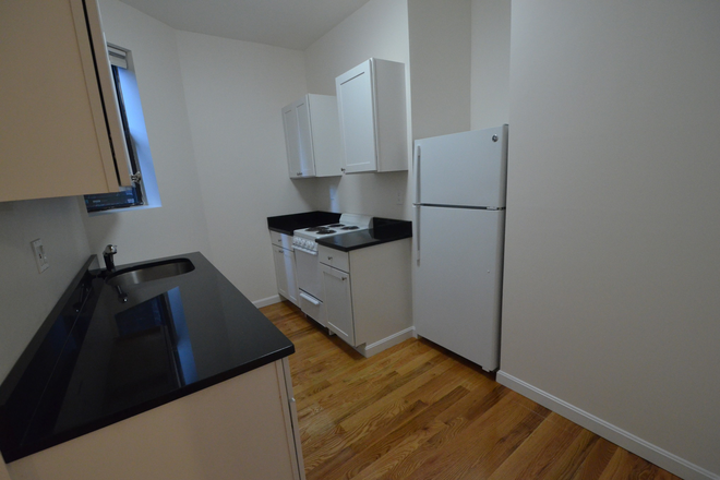 . - 3 Bedroom 58 Westland- AVAIL 9/1/26 Apartments