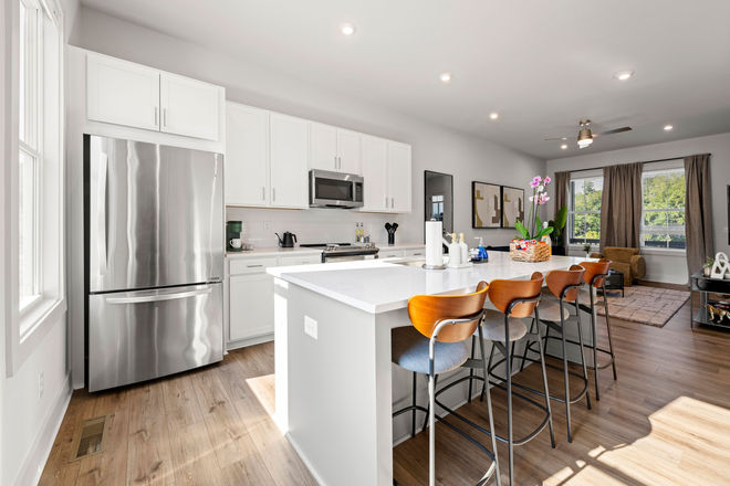 Kitchen - Furnished Bedroom with Private Bathroom | 3 Bedroom Townhome in Grant Park near Beltline