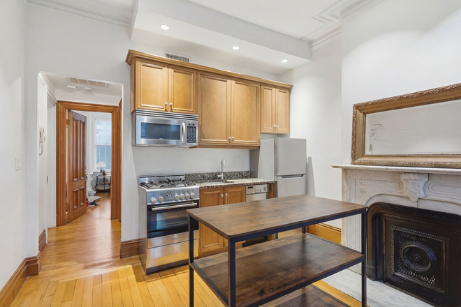 Call NOW for showings! 617-236-8600 - TREMONT ST - *HALF FEE* LUXE COZY BROWNSTONE 2BR AT BRIGHAM CRCL FOR *6/1/2026* W/ LNDRY IN BLDNG