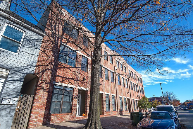 Exterior Front - Stunning 3BR/4BA Townhouse in Historic Fells Point - Walk to Hopkins