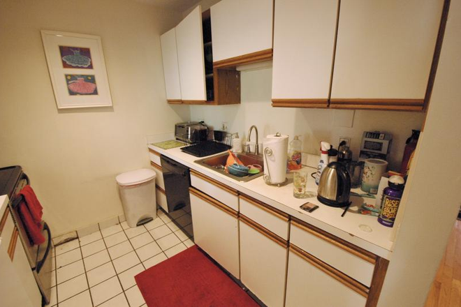 74 - 3 Bedroom apartment available 2 min walk to campus for 9/1 Move in !