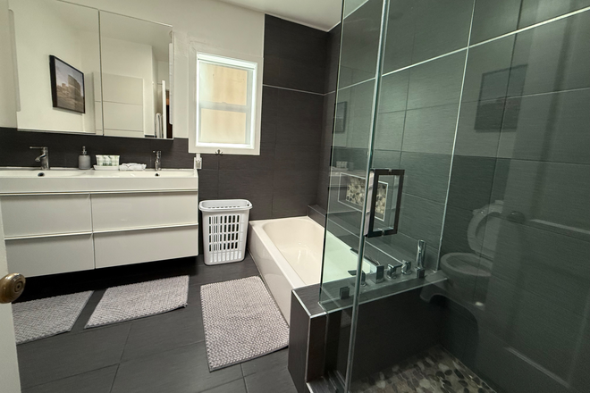 Bathroom - Cozy home close to Caltech and PCC