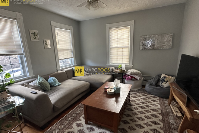 Living room - Oak Square 4 Bed - Amazing location