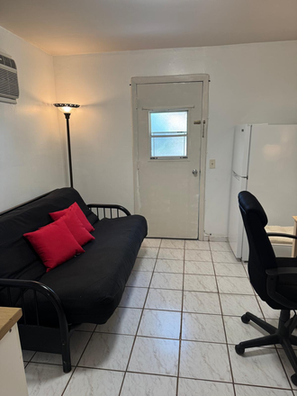 Front - Simple Efficiency / Studio House