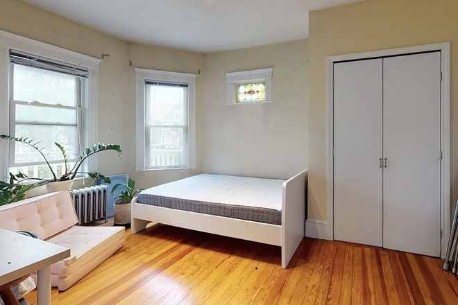 Bedroom - Summer Sublet (One room in townhouse by south end of campus)
