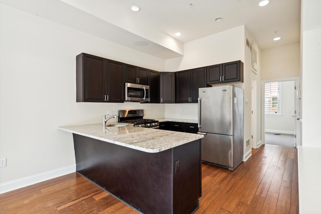 Kitchen - 1714 Fontain St  - 3 to 4 Beds with Private Patio + Roofdeck Apartments