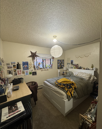 Room 1 - Apartment near campus and Pearl with two roommates