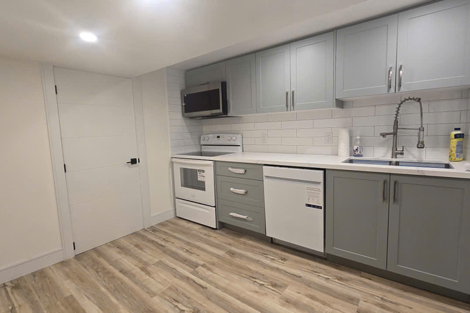 Kitchen - ​Bright Furnished 1BR+Den+ private kitchen + Bathroom Walk-out Suite near UTM | Utilities Incl. House