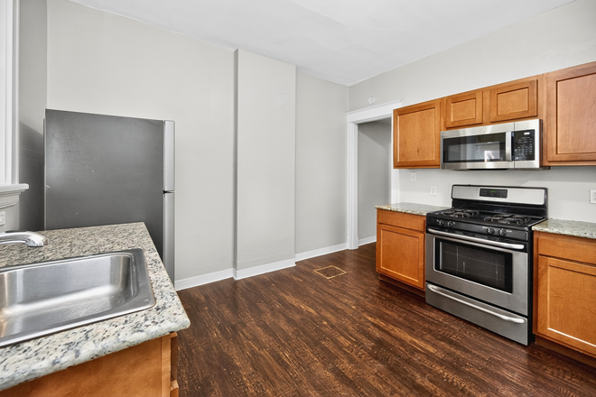 Kitchen - 2359 Stratford Ave