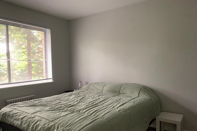Bedroom - 1 BD Apartment 10 minute walk to campus