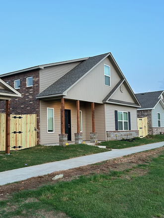 Furnished front porch with sunset views and generous green space and community walk about. - Spacious New Student Home Near Campus | Safe Neighborhood, Female Roommates, Private Bath!