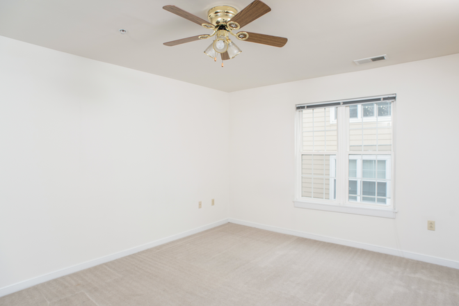 Bedroom - Cary and Belvidere Apartments