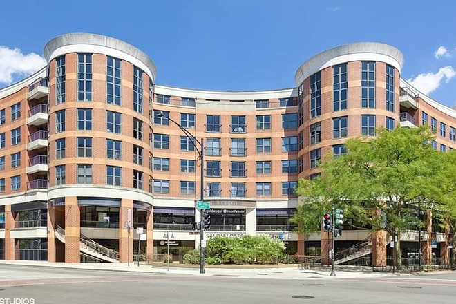 Building street view - Furnished Bedroom, Bathroom with balcony and city view (priority for: English Language Academy) Condo