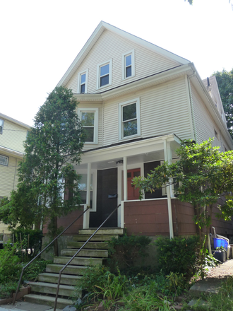 80 Orchard St, Medford, MA - NO FEE Spacious 8 room, 5 bedroom, 1 ½ bath apartment, Near Tufts, bus and green line
