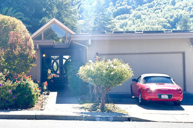 Front of house - $1300/private 1bd/bath in Pinole.