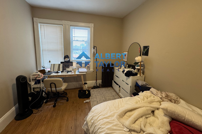 Bedroom #3 - Cheap 4 Bedroom on Sunset Street!