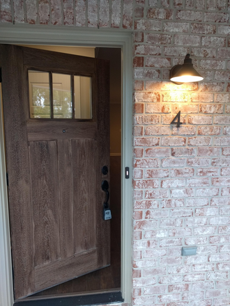 Front door - Blue Pointe Townhouse 3bd\2.5 ba