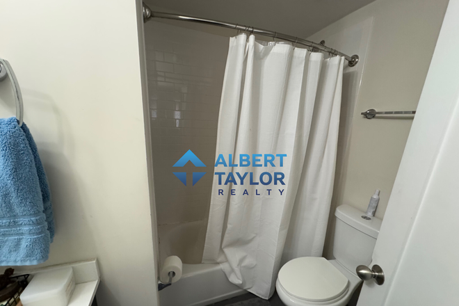 Bathroom - LARGE 3 Bedroom - Perfect for BU Medical! Condo