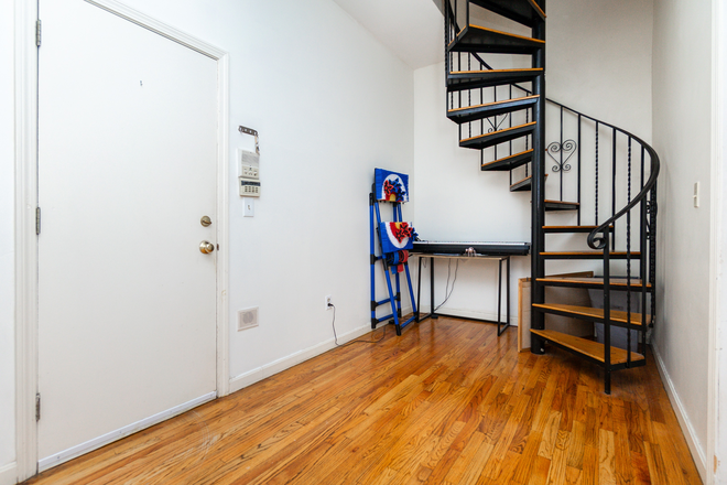 1 - SEPT 2026: FENWAY. Beautiful 3 & 5 Bed. Dishwasher. Laundry. HEAT/HW Inc. Condo