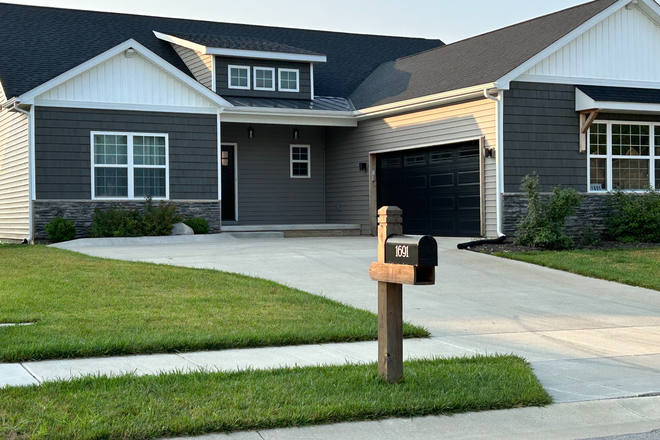 Front View - Room for rent in a 3-bedroom house (utilities included)