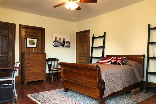 Bedroom - BEDROOM FOR RENT With Shared Amenities in Overbrook Farms Home