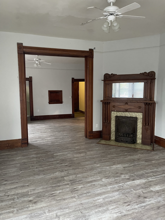 LR - 25/26 - Huge 8 Bedroom House Near Campus! Free Internet