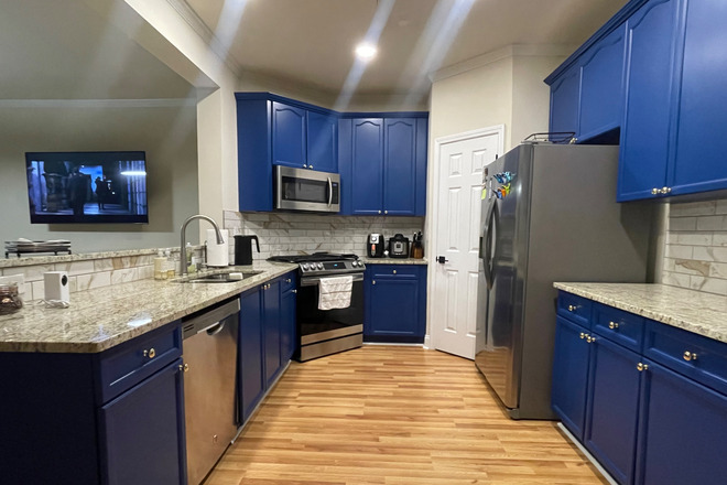 Kitchen - Rooms in a cozy neighborhood