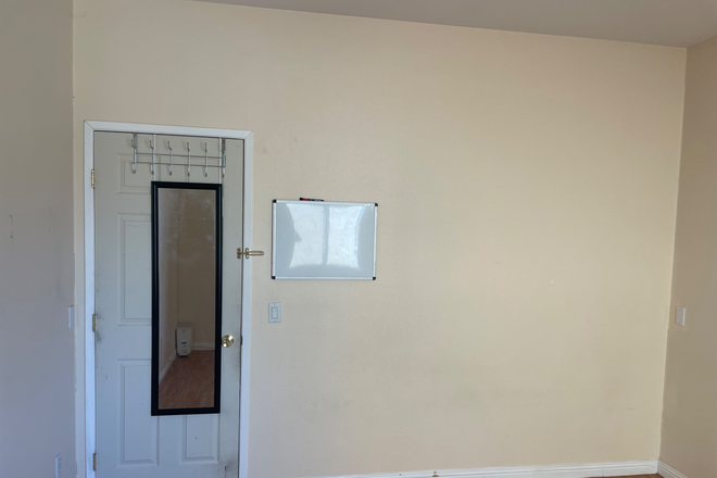 Bedroom - Room in a big single house in Moreno Valley 7 minutes drive to UCR