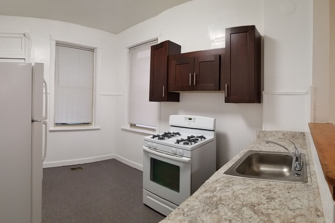 Kitchen - Taylor and May,  3 Blocks from UIC Campus, 2 Bedroom, 1 Bathroom Apt. Enclosed Porch. Hardwood floor
