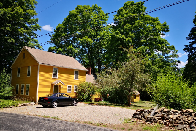 outside view - sunny, quiet neighborhood house near Uconn campus, downtown welcome you