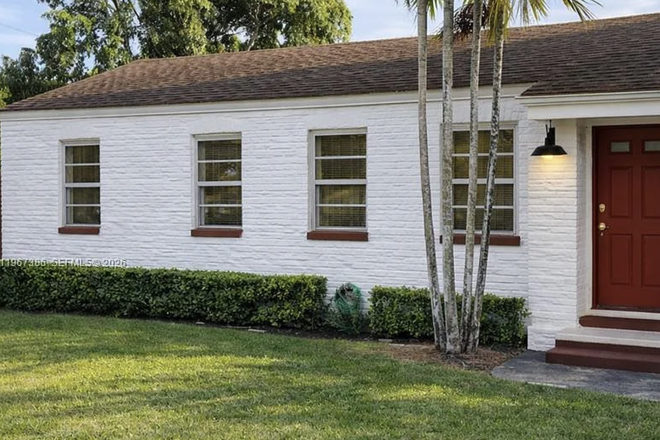 Street View - Single-family House Next to UM!
