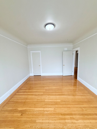 bed - 10 min from Campus Apartments