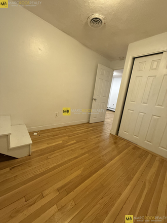 Call NOW for showings! 617-236-8550 - COMM AVE - BEAUTIFUL KENMORE 1 BED W/ HEAT, HOT WATER, AND LAUNDRY AVAIL! *AVAIL 12/01/2025!* Apartments