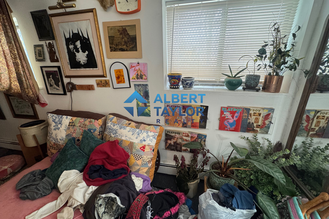 Open Area - *NO BROKER FEE* Heat/HotWater Included! Large STUDIO! Easy Commute to Campus! Apartments