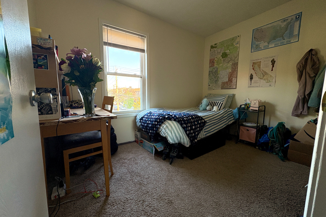 Bedroom - 1BD in 4BD/2BA Apartment Summer Sublease