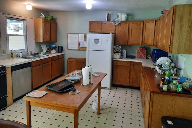 Kitchen - Private Room in House for rent, $650/month ALL UTILITIES AND PARKING INCLUDED. 6 min to bus 33