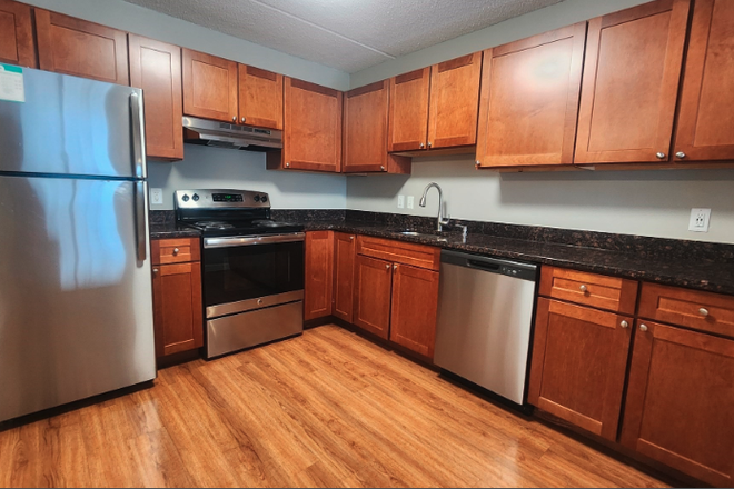 Kitchen - Waterfront 2 Bed 2 Bath — Perfect for UMass Boston Students!
