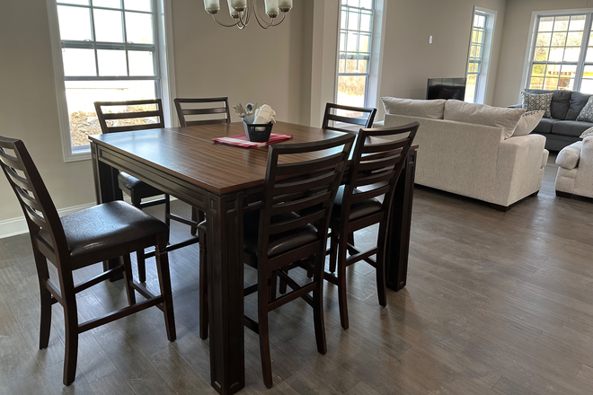 Dinning area - 4 bedroom New Home close to Campus