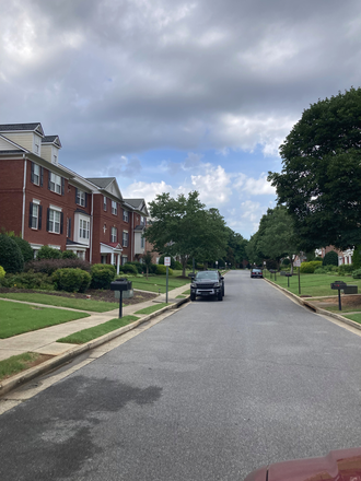 Small, Private, Quiet Street - Female Student Housemate Needed In Quiet Townhome Community Overlooking KSU Athletic Fields