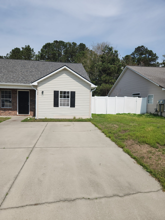 Unit 1800 - 1798 and 1800 Barrberry Dr-Both 3BR/2BA Close Walk to Campus Duplex