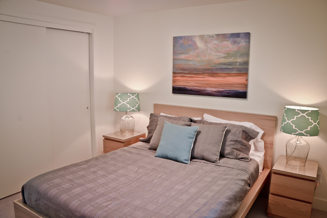 Bedroom - Fully Furnished, All Inclusive Loft 2 bedroom/one bathroom walking distance to Pearl street.