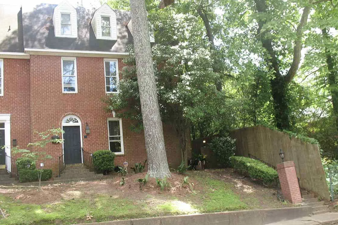 Exterior - Executive Master Suite with Private Entrance in Belhaven Near Several Medical Facilities
