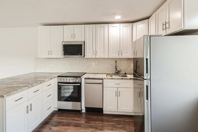 Kitchen - Apartment right by DU