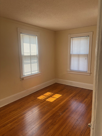 Bedroom 2 - 2BR apt-Lincoln Ct-Princeton