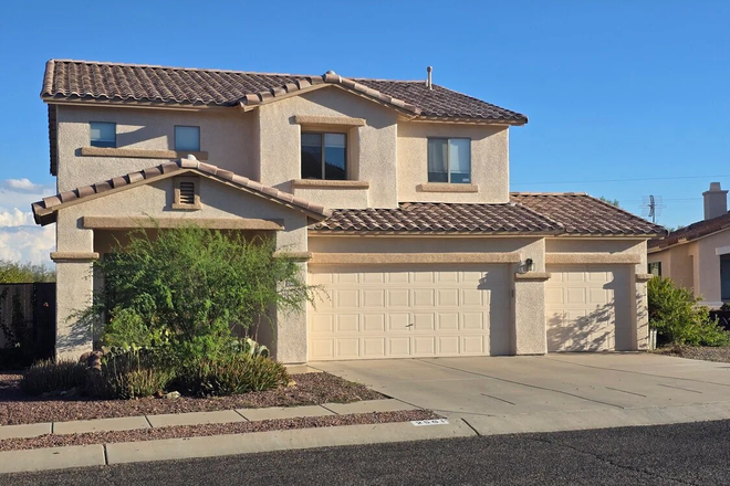 Front - 4 bedroom house with pool and large backyard
