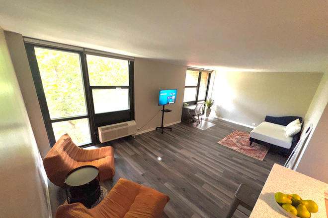 Natural Sunlight - Show Up and Start Living: Furnished + Utilities + WiFi