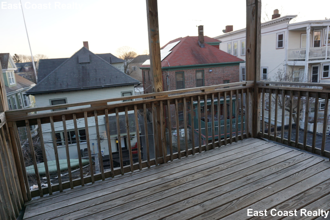 1 - NOW-SEPT 2026: Dorchester 4 Bed 2 Bath. Updated Kitchen and Bathrooms. Townhome