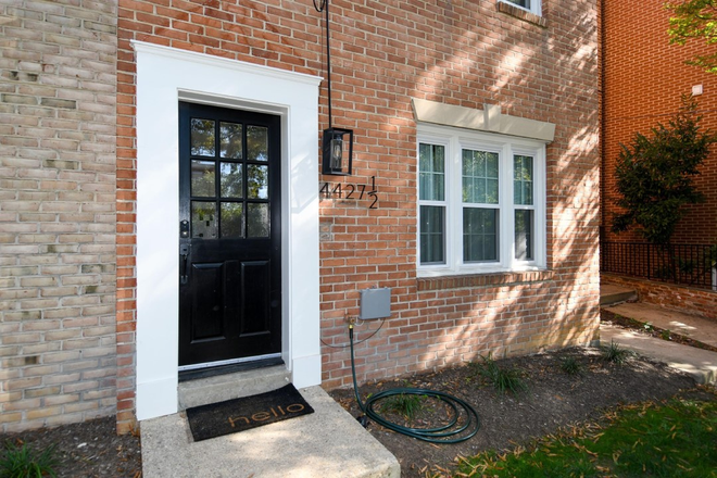 Common Main Front Entrance - Palisades 2 BR - 1.5 BA Cozy Condo