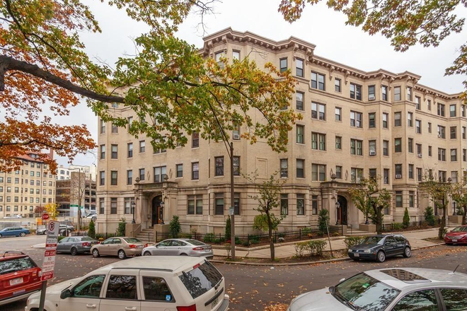 hubrealtyproperties.com - Handy one bedroom split, in the Fenway Apartments