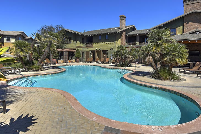 Pool - Camino Del Sol 3 bed + 3 bath (1 PRIVATE BEDROOM & BATHROOM)
